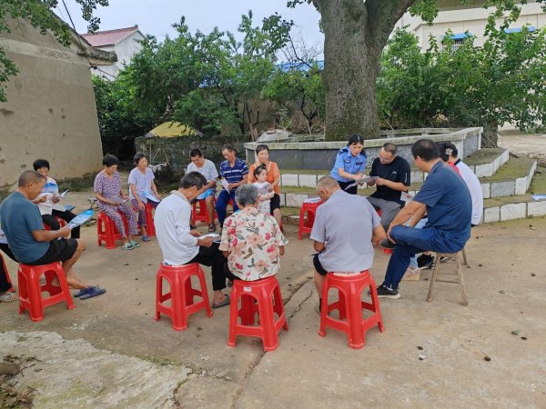 博星优配 怀宁县金拱司法所：枫香树下话普法_大皖新闻 | 安徽网